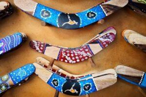Нетипичные австралийские сувениры - бумеранг - оружие коренного населения